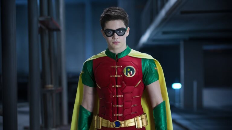 DC Reveals a Closer Look at Robin’s New Costume for Batman Series